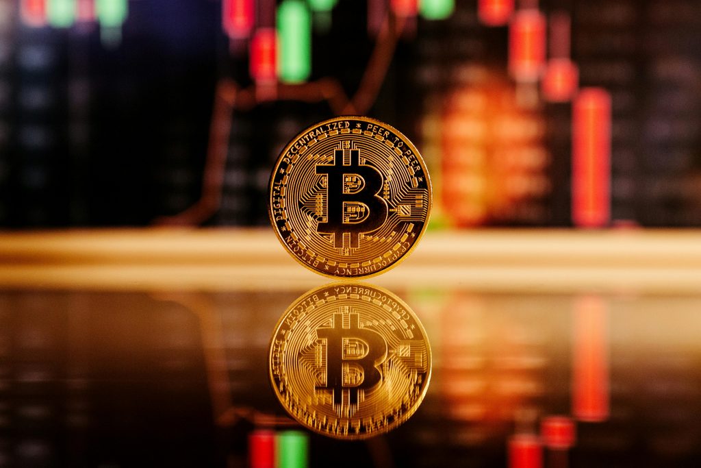 Symbolbild: Bitcoin und andere Kryptowährungen sind vergleichsweise spekulativ und sollten daher höchstens als Beimischung dienen