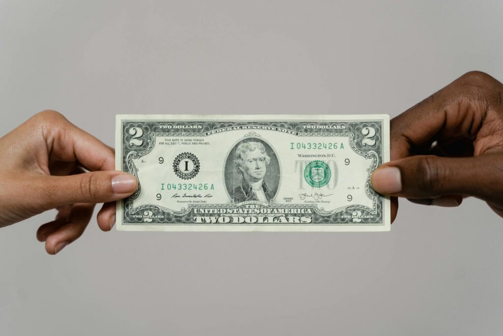 Symbolbild: Bei Anleihen verleiht man Geld an Staaten oder Unternehmen und erhält dafür eine regelmäßige Zinszahlung